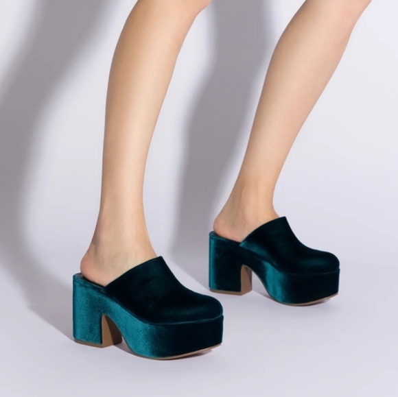 Larroudé Miso Platform Clog in Deepsea Velvet. - Picture 2 of 16